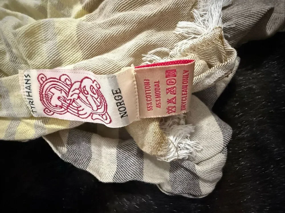 AUTHENTIC Bunad Norwegian  shawl TYRIHANS  1 scarf  Norway 72x 46